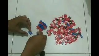 Menyusun lego mini Spiderman 4