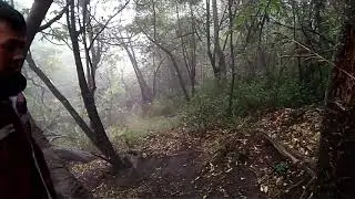 Trik turun gunung dengan keadaan licin