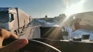 Урал стоит. Снега нет гололед.