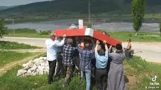 «И, неся Крест Свой, Он вышел на место, называемое Лобное» (Ин. 19, 17).