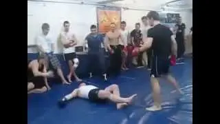 Рукопашник против боксёра Что лучшеБокс или рукопашка