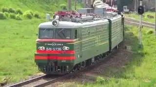 ВЛ11-573 с грузовым поездом