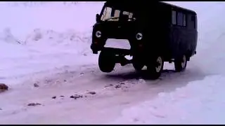 УАЗ в прыжке.