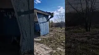 Флеш моб. Залезть на крышу остановки)