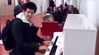 Парень удивил всех в Аэропорту!