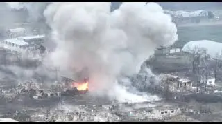 Военнослужащие ВС РФ с помощью ТОС-1А "Солнцепек" уничтожили позиции ВСУ в пригороде Артемовска.