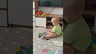 Любит книги 🙂