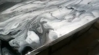 resina epóxica en blanco y plateado