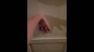 Придержи руку на стену на 30 сек.отпусти руку и......ОНА САМА ПОДНИМАЕТСЯ!!!ПОПРОБУЙТЕ НА СЕБЕ!!!
