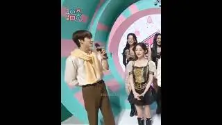 Jungwoo sings a little part of feel my rhythm & look at Irene's sweet smile after his sings 😊