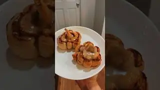 Lazy fall cinnamon rolls 🎃 #fall #halloween #pumpkin #spooky