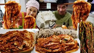 Korean kimchi eating show!! Soybean paste stew and pork bossam