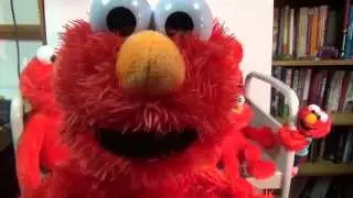 Play All Day Elmo plays with other Elmo toys