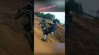 Что творит этот парень?! 