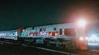 kereta api comuter line berhenti di stasiun