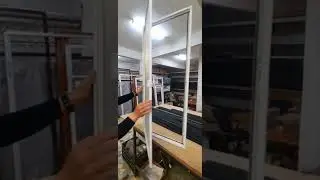 İçe açılır menteşeli kedi sinekliği