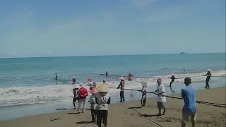 Mamukek Sarok: Sampah, Musuh Nelayan Pantai Padang