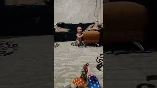 Попытки сделать шаги 👣 как Соня зовет дедушку и бабушку | 9 месяцев