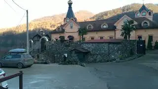 Монастырь и люди.