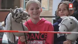 Hobbyhorsing is 'hot', springwedstrijd trekt veel jonge kinderen