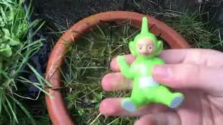 Telletubbies clean up plant pots outside!