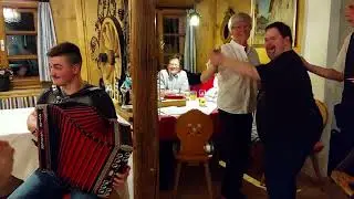 Tobi aus Zams spielt den 