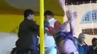 Apni Rajdhani - मंत्री जी मंच पर डांस करते करते फिसल कर गिर पड़े।