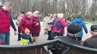 Танцы под гармонь в парке Гомеля.