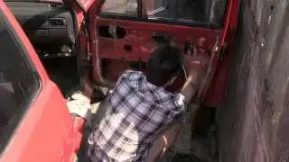 We repair the Golf 2 window lift and replace the cable.