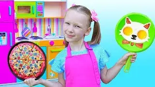 Lisa play in a cafe