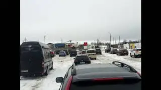 Уже 17 часов в живой очереди на границе в Нарве!