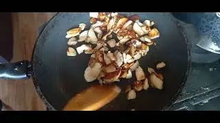 грибница из белых грибов с плавленным сыром.