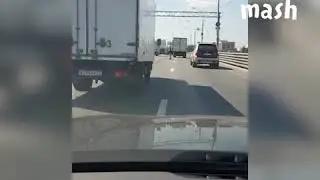 Парень в потоке машин летит на электросамокате 60 км ч