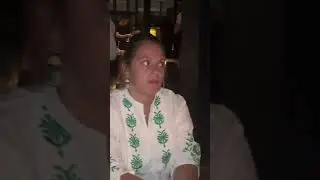 Ей срочно надо выпить... 😁😅 ( Il est peut-être mort empoisonné depuis ! ) 😱😜😅