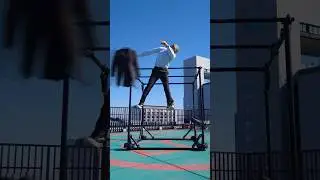 空中で強引に服を着せられる男。 #airfootworks #エアフットワークス #challenge #motivation