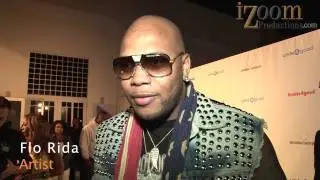iZoom on red carpet with Flo Rida