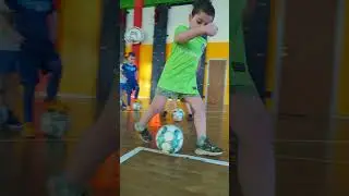Секция футбола в Одинцовской СОШ 3. Группа-2 (4-6 лет). Наставник Гомазенков Виктор Николаевич