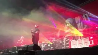 Sum 41 performing In Too Deep [Madrid // January 18th, 2017]