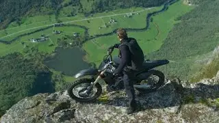 Mission Impossible 7 Dead Reckoning Part One - motorcycle jump scene