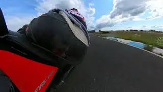 Circuit de Bresse - Yamaha R6 VS Aprilia Tuono V4 Factory