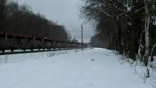 185 297 mit leerem Autotransportwagen im verschneiten Hämelerwald