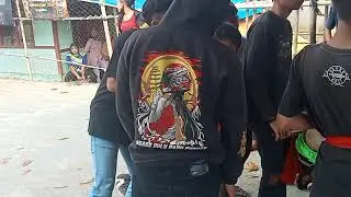 reak kesurupan masal