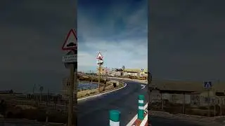Todo el carril bici atravesando las Salinas de Marchamalo.