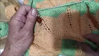 Лайфак для вязания полос без отрыва нити//как прятать нить при вязании полос