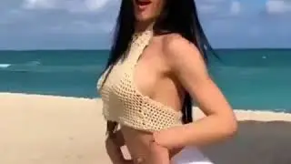 hermosa mujer bailando sexy