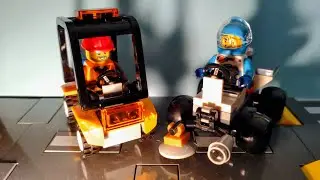 Two Lego sets on the Lego City magazine - issue 77