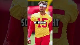 Patrick Mahomes Plays 'College Football 25' at Camp! 🎮🏈 #shorts