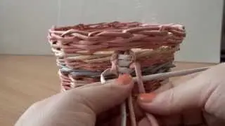 Плетение из газет   ручка, тесьма  узор №2  мастер класс weaving newspapers Cestería con periódicos