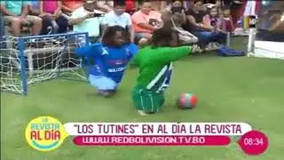 Enanos Jugando Futbol