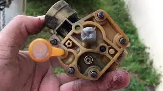 How To Clean a Dirty Carb from a Briggs and Stratton engine